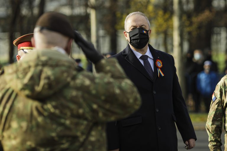 Prima Doamnă a Americii vine aici să dea un semn că America are grijă şi de perdanţii absoluţi ai războiului