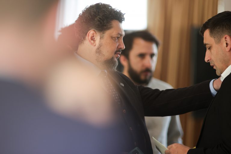 Târziu: George Simion e cu organizarea, cu drapelul, cu portavocea. Eu mă ocup de doctrină, de formarea cadrelor / Nici George nu poate să ne dea afară, nici noi nu putem să-l dăm afară