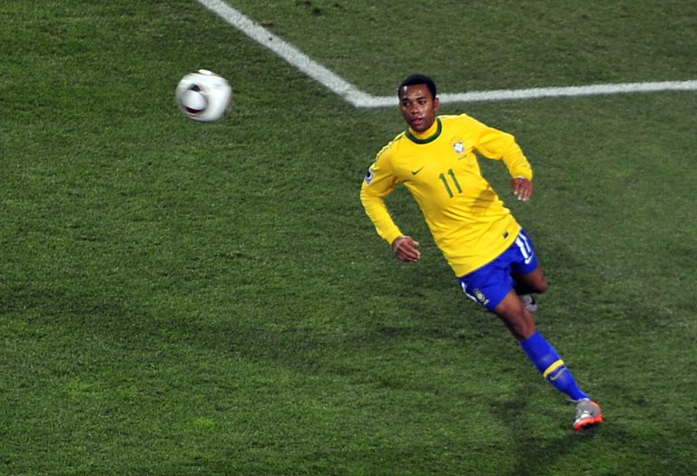Mandat internaţional de arestare pe numele lui Robinho. Fotbalistul, condamnat pentru viol în grup