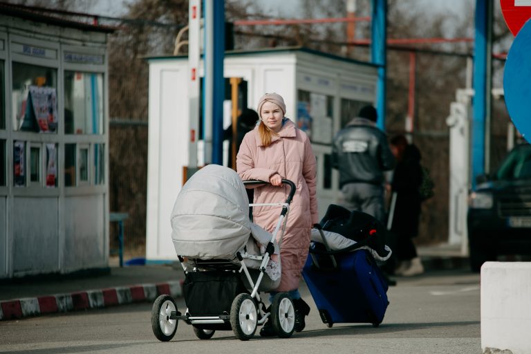 La ultima trecere de frontieră deschisă, ucrainenii fug de anexarea Rusiei