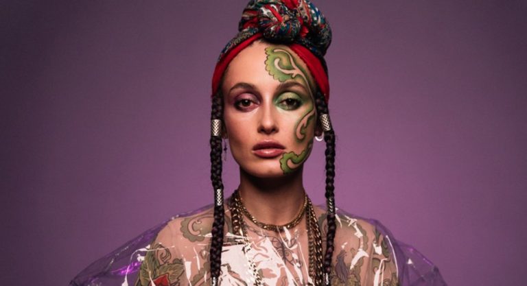 Cântăreaţa ucraineană Alina Pash nu a primit încă undă verde să-şi reprezinte ţara la Eurovision. Motivul? O vizită „controversată” în Crimeea
