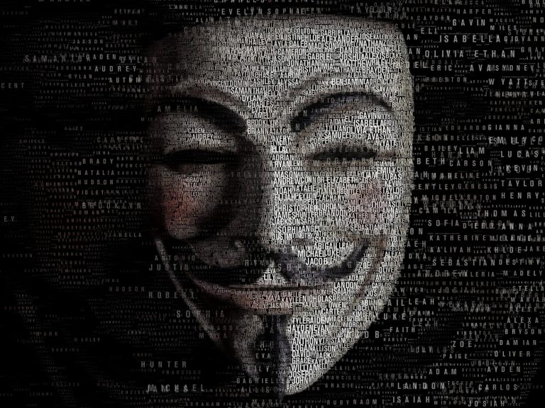 Hackerii de la Anonymous au spart site-ul FSB