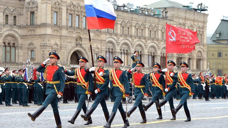 Oficial militar ucrainean: Soldaţii ruşi care s-au retras de lângă Kiev aveau cu ei uniforme de paradă