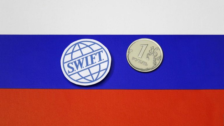 SWIFT provoacă controverse în UE. Statele care se împotrivesc excluderii Rusiei din rețeaua de plăți