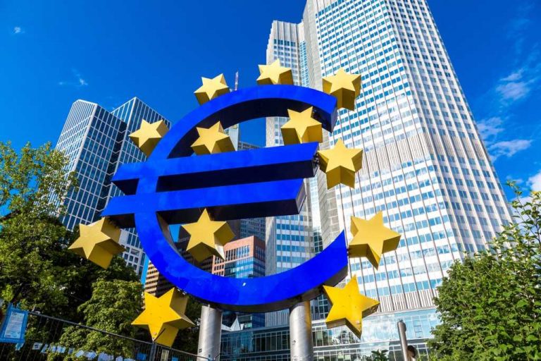 Oficial BCE: Banca Centrală Europeană trebuie să acţioneze în forţă pentru a combate inflaţia