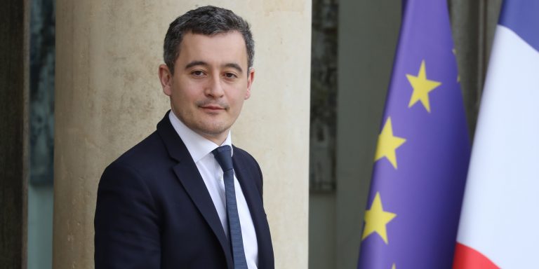 Ministrul francez de interne: Ţările UE ce refuză să primească refugiaţi trebuie să contribuie financiar într-un mod consistent