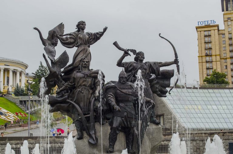 Ucraina | Începe înarmarea civililor