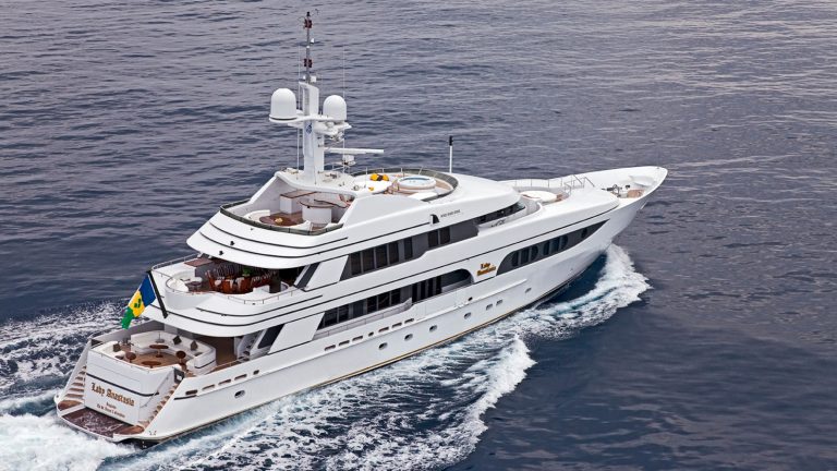 Un marinar ucrainean a încercat să scufunde iahtul de 7,7 milioane de dolari al unui milionar rus în Port Adriano