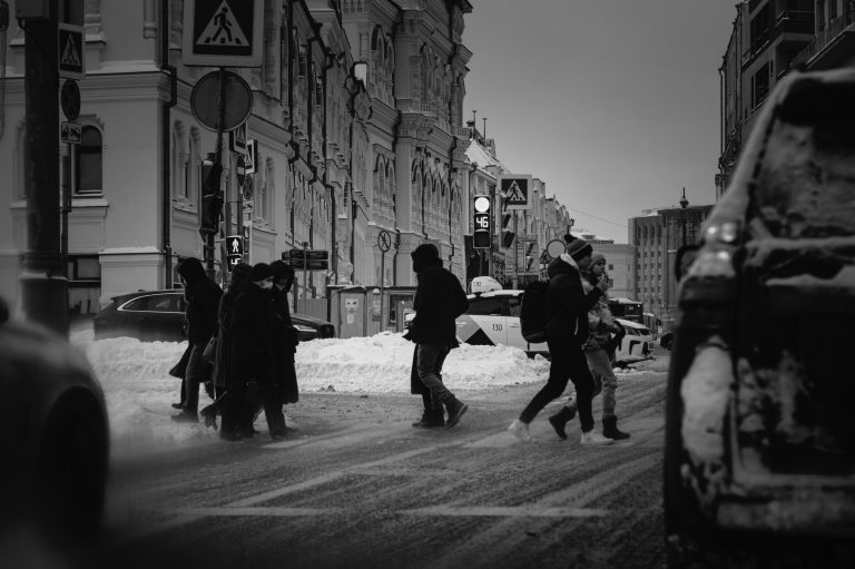 Kievul le cere ucrainenilor să părăsească „imediat” Rusia