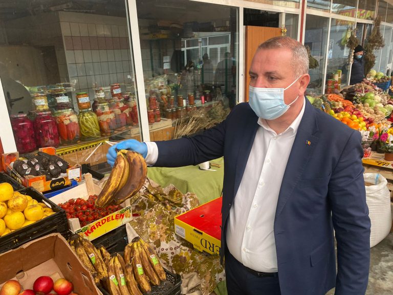 Piaţa Gemeni din Bucureşti, închisă temporar de Protecţia Consumatorilor, pentru mai multe nereguli