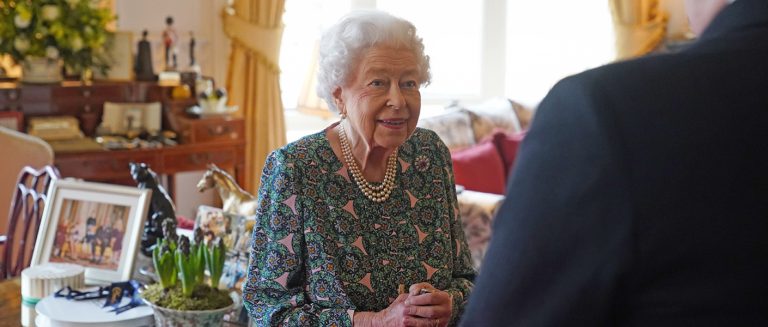Regina Elisabeta a Marii Britanii a fost testată pozitiv pentru Covid-19