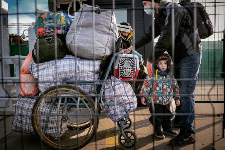 Romanians open their homes, hotels to Ukrainian refugees and their pets