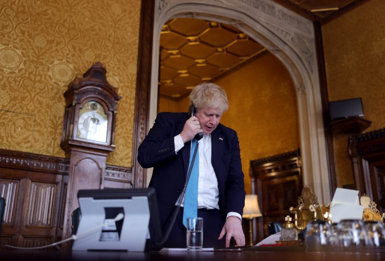 Johnson cere ca „mașinăria de război rusă” să fie împiedicată să-și mai folosească rezervele de aur