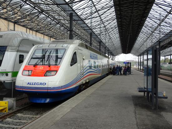 Finlanda sistează legăturile feroviare cu Rusia, ultima rută de transport public pentru ruşi către UE