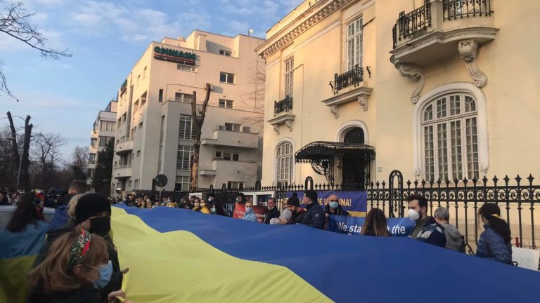 SRI: Cele două plicuri de la Ambasada Ucrainei la Bucureşti nu conţineau materiale explozive sau substanţe periculoase