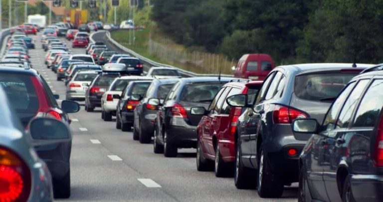 Guvern: Se scumpește rovinieta anuală pentru autoturisme. Crește și taxa de pod