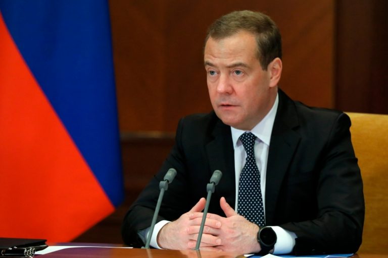 Fostul preşedinte rus Medvedev ameninţă din nou cu armele nucleare