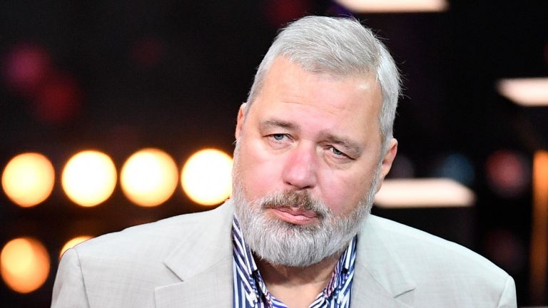 Jurnalistul rus Dmitri Muratov şi-a vândut la licitaţie medalia Premiului Nobel pentru Pace