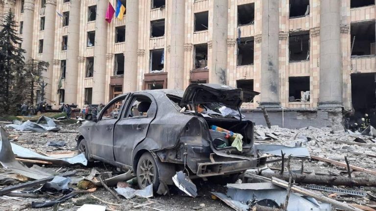 VIDEO | Șeful diplomației UE: Bombardamentele ruseşti asupra infrastructurii civile din Harkov încalcă legile războiului