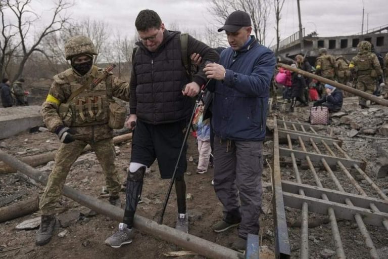 Soldații lui Putin țintesc fără milă civilii. De data asta în orașul Irpin