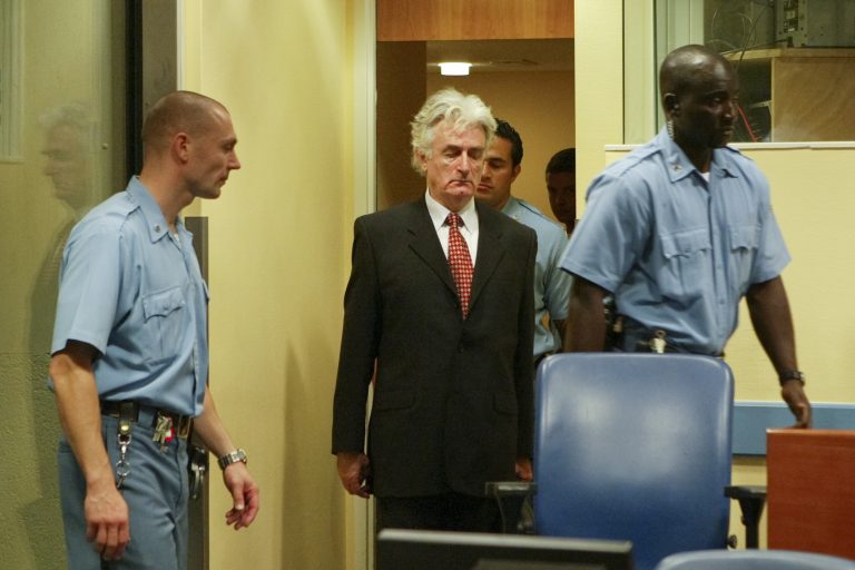 Putin aduce la viață stafiile Iugoslaviei. Criminalul de război Karadzic, prezentat ca analist internațional într-un cotidian sârb influent