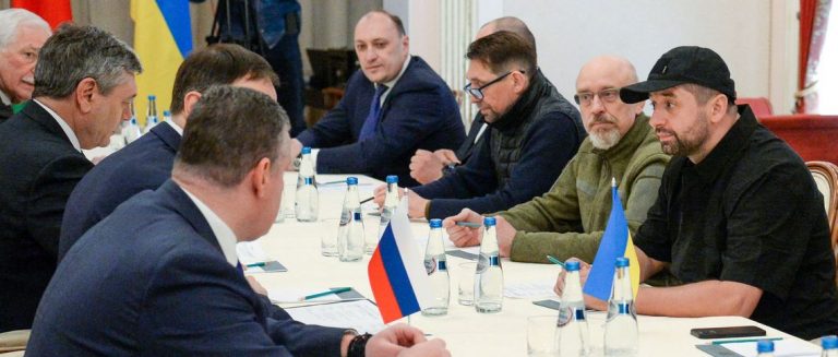 Vladimir Medinski: Rusia este dispusă să reia negocierile de pace cu Ucraina