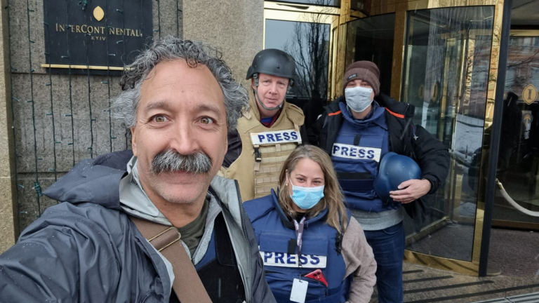 Un cameraman de la Fox News şi o jurnalistă ucraineană, ucişi în maşină, la Gorenka, lângă Kiev