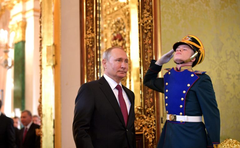 Vladimir Putin pregăteşte subordonarea companiilor care lucrează pentru apărare în condiţii de lege marţială