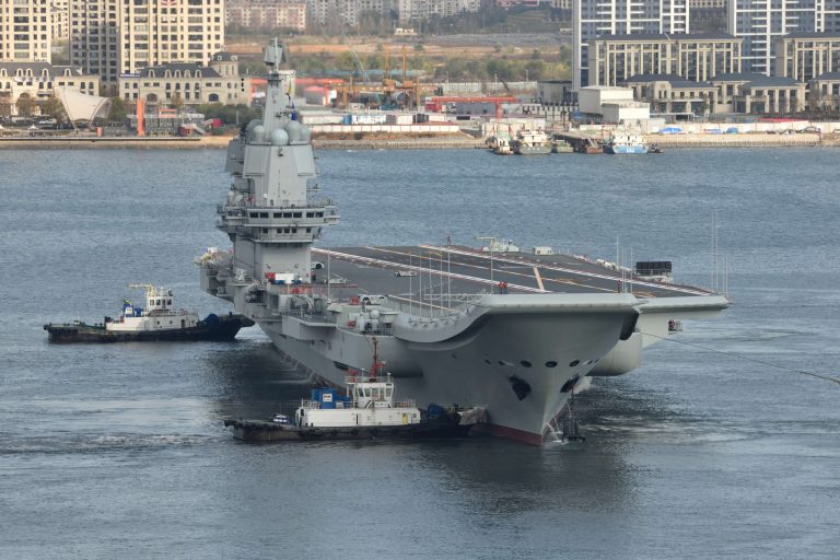 Joc de-a șoarecele și pisica între nave chineze și taiwaneze