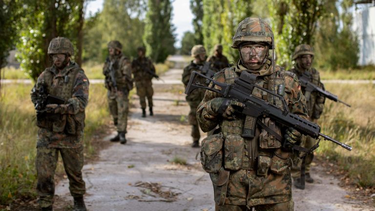 Oficial german: Armata este alarmant de subechipată