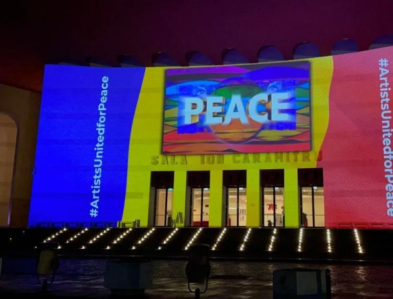 VIDEO | Romania’s National Theater displays ‘peace message’ in response to Ukraine criticism