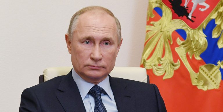 Putin a semnat un decret care facilitează obţinerea cetăţeniei ruse de către toţi ucrainenii