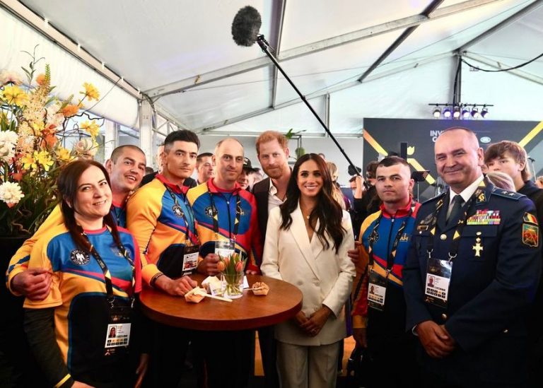 Prince Harry and Meghan chat with Romanian military at the Invictus Games (and learn some Romanian jokes)
