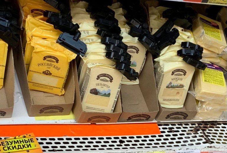 FOTO | Sisteme antifurt pe conserve sau pe pachetele de unt, în Rusia