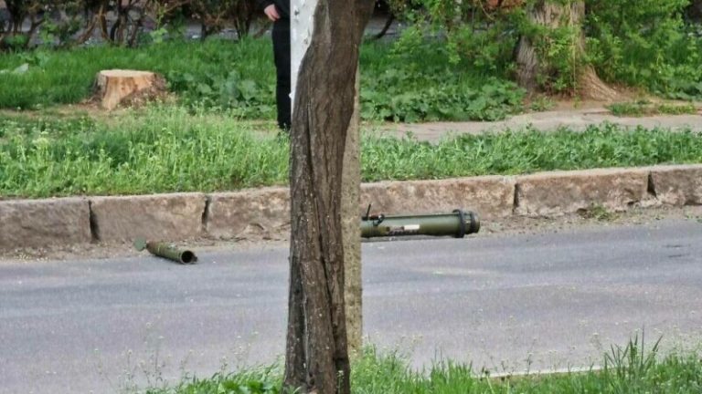 Presa de la Tiraspol publică imaginile video cu atacul asupra clădirii sediului Serviciului de Securitate