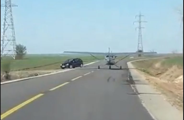 VIDEO | Poliția face verificări după ce un avion de mici dimensiuni a fost filmat când a decolat de pe o șosea din Prahova