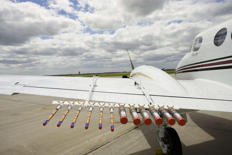 Începe activitatea de stimulare a precipitaţiilor cu ajutorul aviaţiei în zonele cu risc de secetă, anunță Ministerul Agriculturii