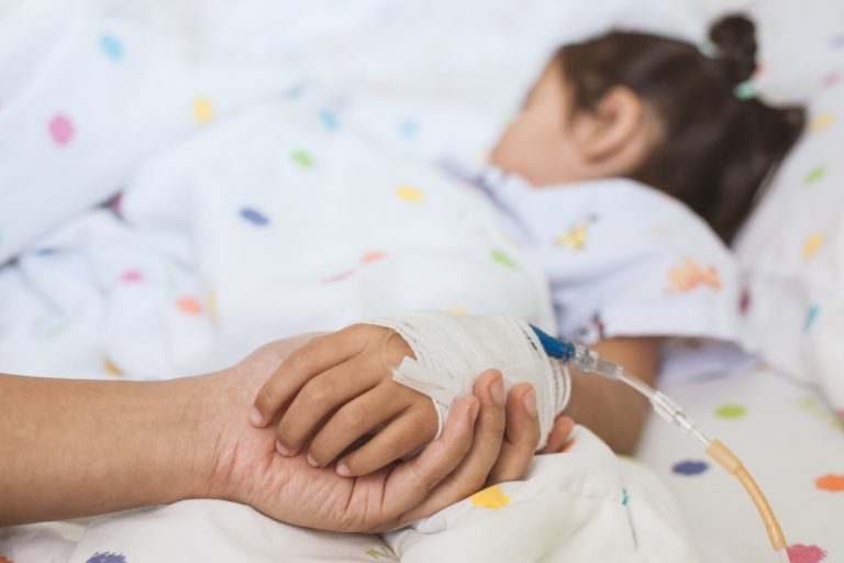 O fetiţă de aproape doi ani a murit după ce a înghițit biluţe magnetice / Ce spun reprezentanţii ANPC despre siguranţa jucăriilor