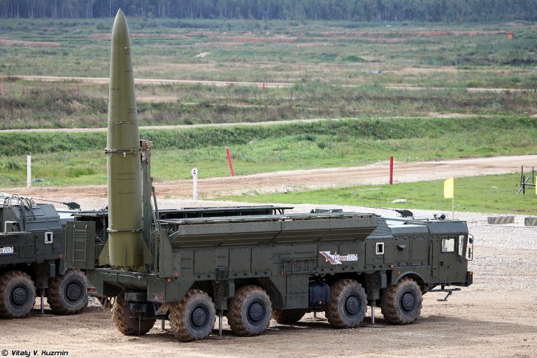 Rusia desfăşoară lansatoare de rachetă de tip Iskander-M, care pot fi dotate cu focoase nucleare, la frontiera cu Ucraina