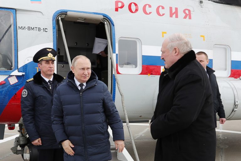 Putin consideră masacrul de la Bucea un ”fake”