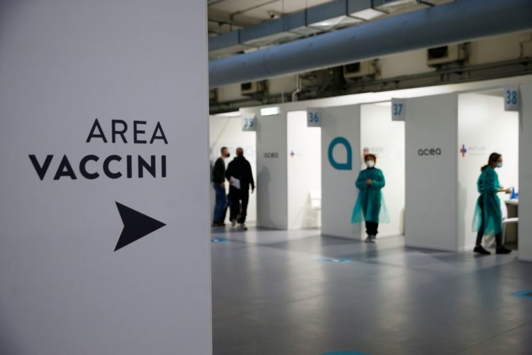 O femeie din Italia, moartă de 23 de ani, a fost amendată pentru că nu s-a vaccinat anti-COVID