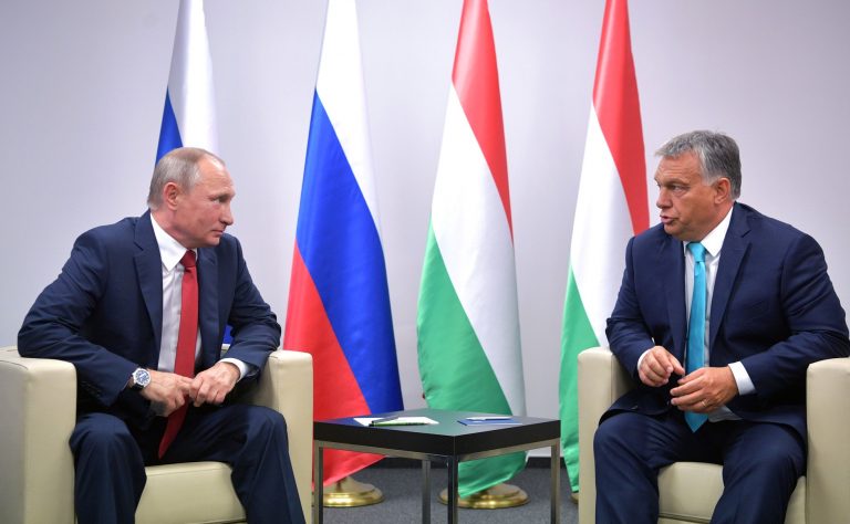 Alegeri cruciale în Ungaria. Guvernul Viktor Orban a capturat presa, justiția, resursele publice. Cum stă opoziția