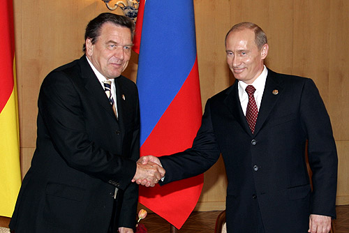 „Pensia specială” care-l ține lipit pe Schroder de Putin