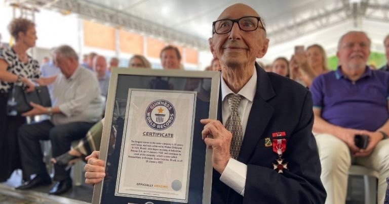 Record Guinness | Un bărbat din Brazilia a muncit la aceeaşi companie timp de 84 de ani