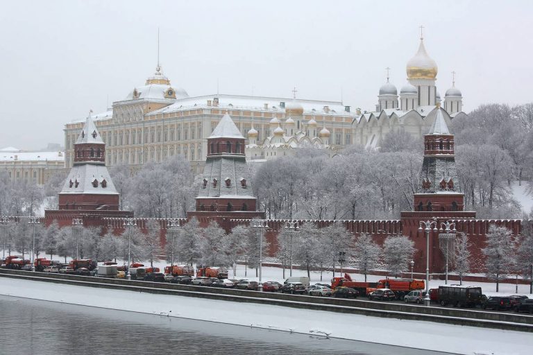VIDEO | Căderi masive de zăpadă la Moscova, record pentru luna aprilie