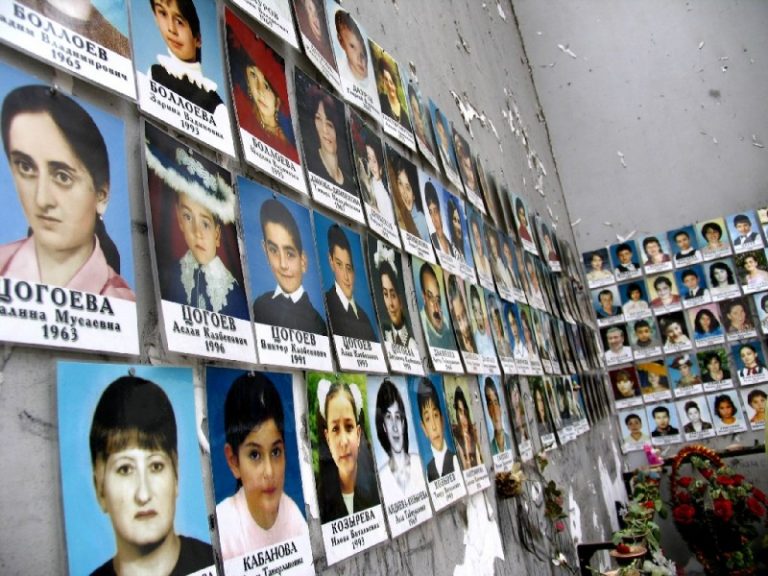 Un copil care a supraviețuit masacrului de la Beslan participă la masacrul din Ucraina. Justificările unei mame spălată pe creier de propaganda lui Putin