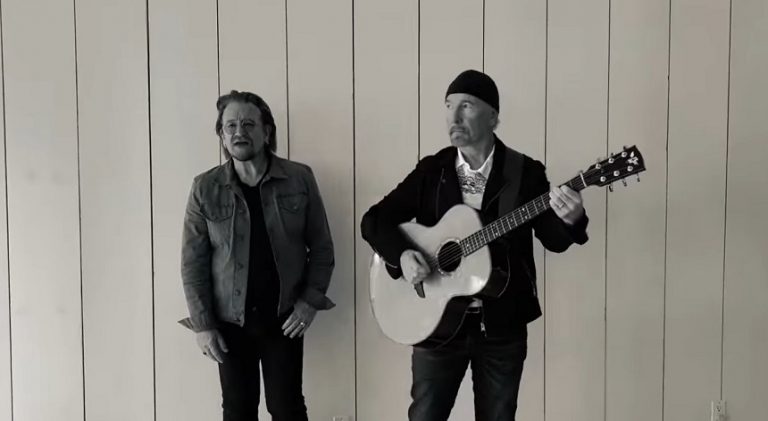VIDEO | Bono şi The Edge, versiune acustică a lui „Walk On”, pentru refugiaţii ucraineni