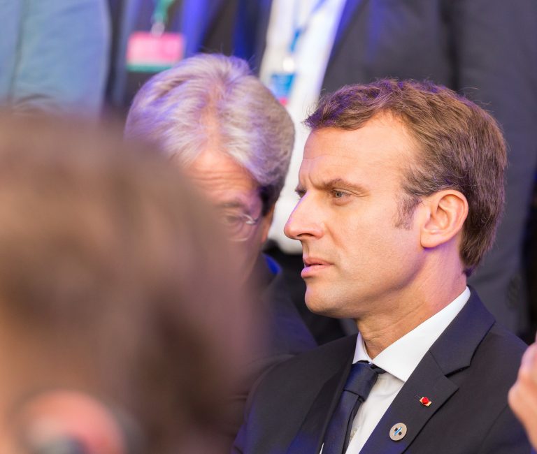 Partidele de stânga şi de dreapta resping apelul preşedintelui Macron la deblocarea parlamentului Franţei