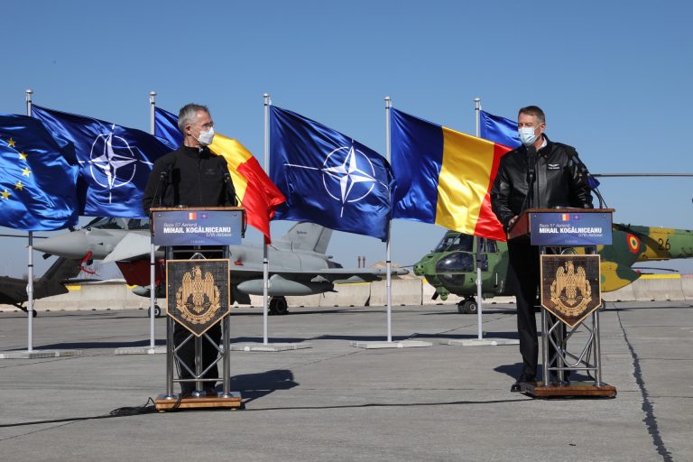 Sondaj INSCOP: Aproape 90% dintre români se opun ieșirii din UE și NATO