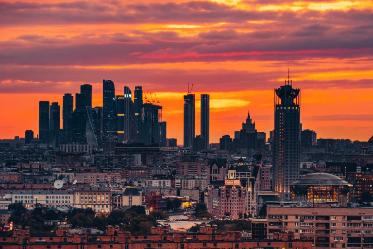 KOMMERSANT | Putin’s invasion has demolished Moscow’s rental market. What effect has the exodus of foreigners had